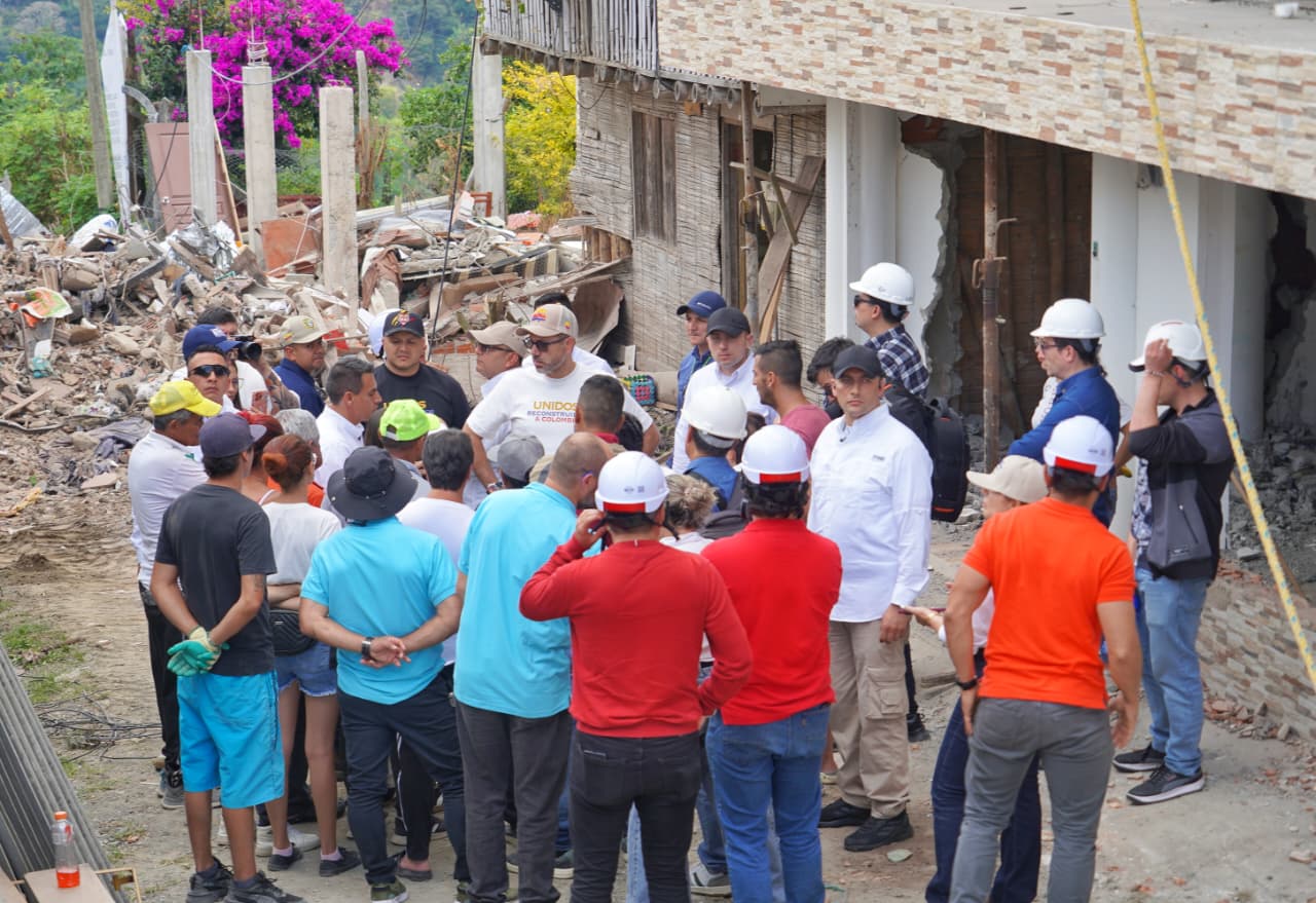 FOTOGRAFIA COMUNICADO APLIAN PLAZO A 12 MESES DE LICENCIAS URBANISTICAS 01