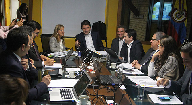 Hoy termino empalme entre Luis Felipe Henao y Elsa Noguera