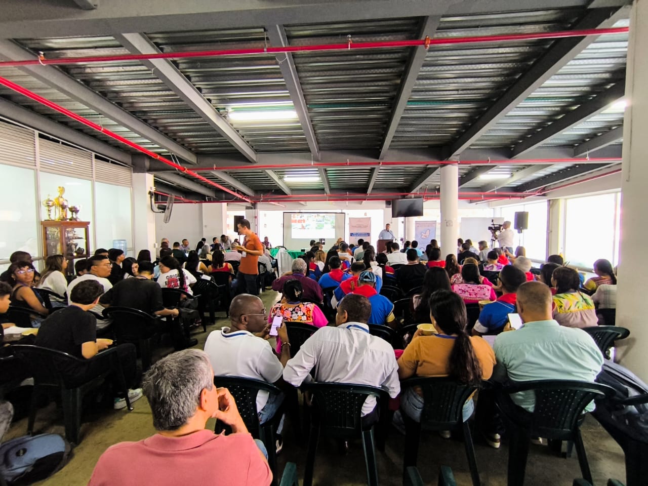 FOTOGRAFIA VICEMINISTERIO DE AGUA Y SANEAMIENTO BASICO EDWARD LIBREROS EN EVENTO RETOS Y OPORTUNIDADES DE LA LEY DE COMPETENCIAS