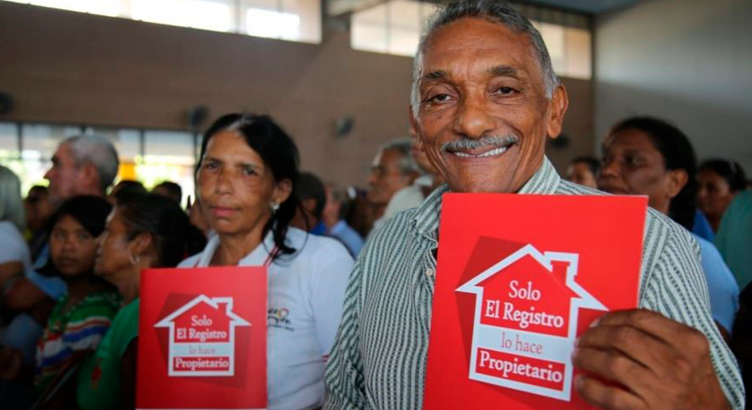 9.013 predios fiscales fueron titulados durante el 2020 gracias a la gestión y acción del Ministerio de Vivienda, Ciudad y Territorio. Foto: Archivo (MVCT).