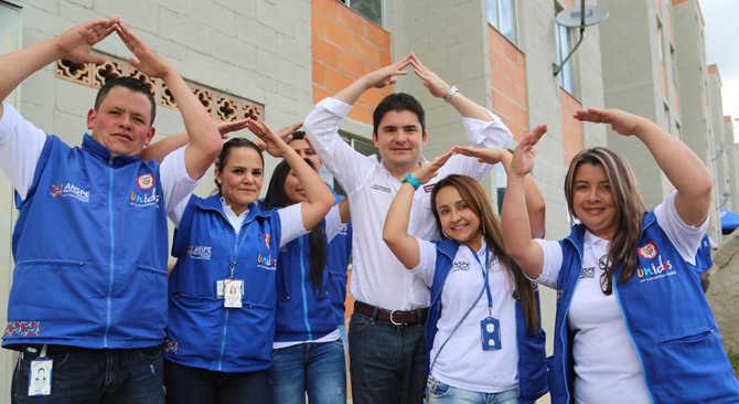 Minvivienda entrego hoy en Antioquia 176 viviendas gratis y sorteo otras 63