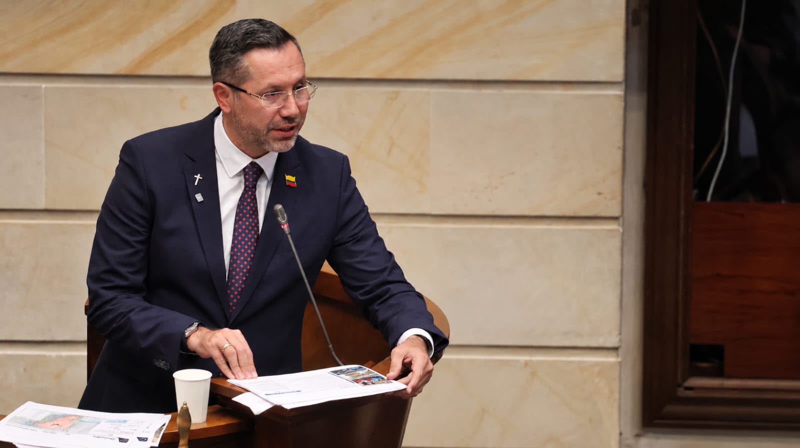 Fotografia ministro de vivienda Jaime Andrés Beltrán anuncia nuevos programas 01
