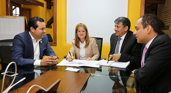 Minvivienda y Gobernador de Santander trabajan para proteger las cuencas hidricas en ese departamento