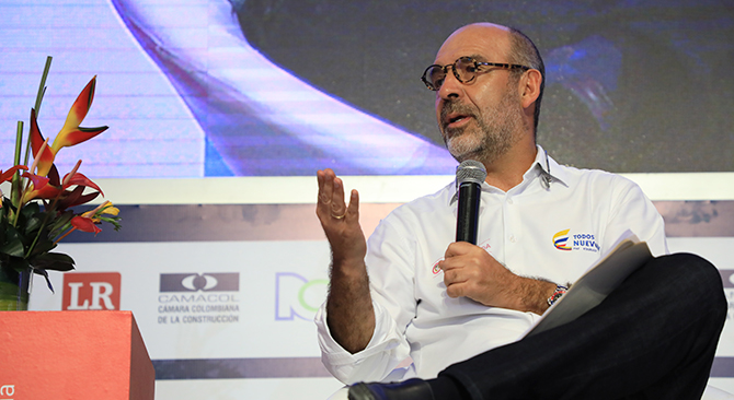 Minvivienda invita a constructores a continuar apostandole a la legalidad