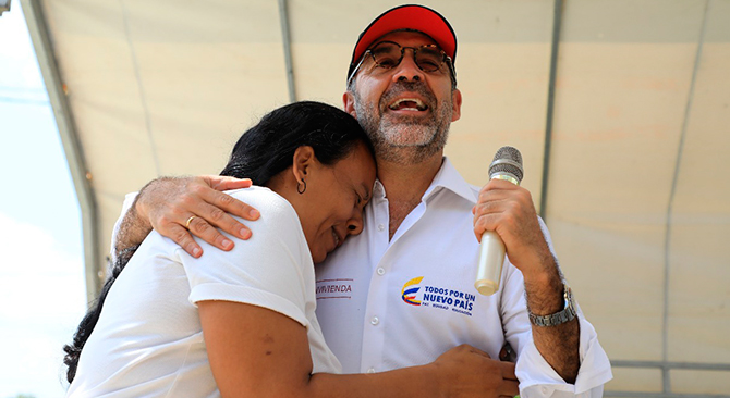 Desplazados y familias en condicion de pobreza ganaron su casa gratis