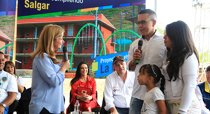 Minvivienda cumplio con la reconstruccion de Salgar en tiempo record