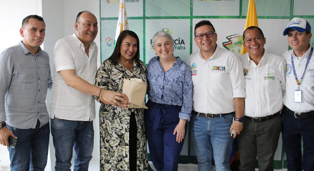 La ministra Catalina Velasco dialogó con la comunidad, alcaldes y delegados sobre las soluciones para atender los problemas de Caquetá en materia de agua, saneamiento y vivienda. Foto: Dania Asprilla (MVCT). 