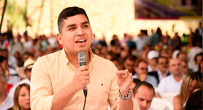 Alcantarillado de Amaga y reubicacion de Murindo compromisos en VI taller Construyendo Pais