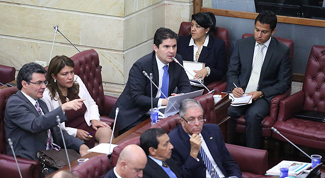 Minvivienda solicitó ante comisiones económicas del Congreso más recursos para programas de vivienda y agua