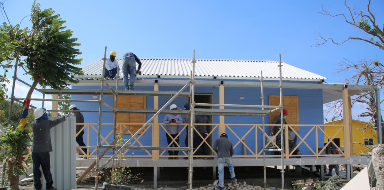 Los trabajos de reconstrucción en Providencia y Santa Catalina en materia de vivienda y agua se desarrollan en tres frentes de acción simultáneos. Foto: (MVCT)