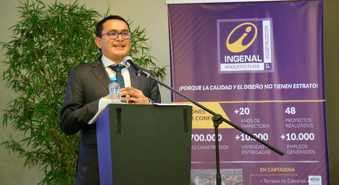 El viceministro Carlos Ruiz habla del programa Jóvenes Propietarios en el evento de la Fiabci. Foto: Sharon Durán (MVCT)