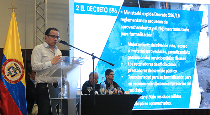 Minvivienda prepara normas que beneficiaran a los recicladores del pais