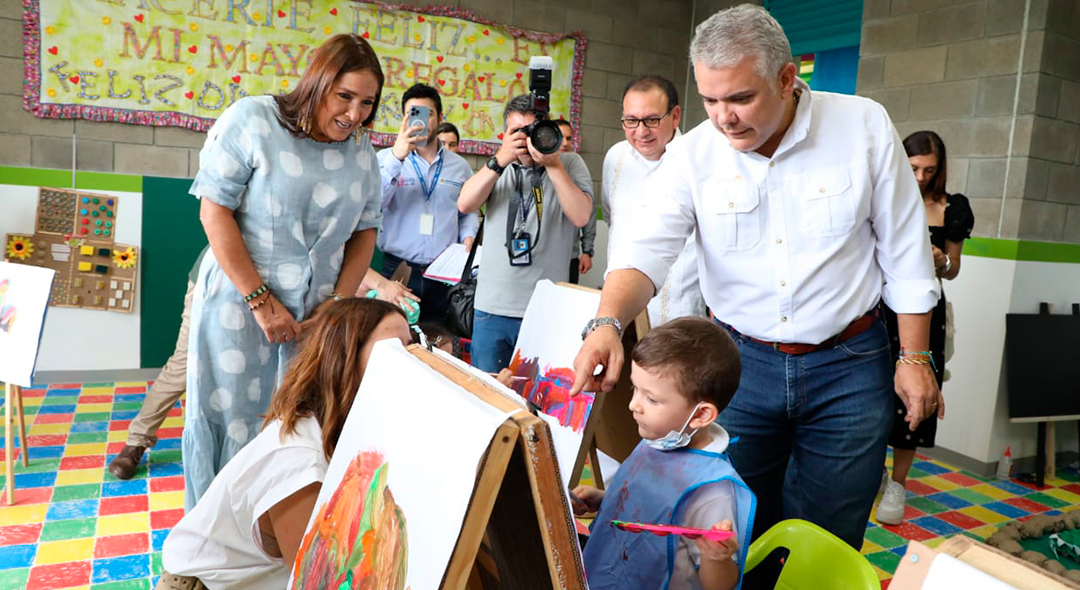 La ministra de Vivienda, Susana Correa, y el presidente de la República, Iván Duque, durante la entrega del colegio y el CDI en Girardot. Foto: René Valenzuela (MVCT) 