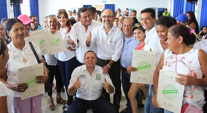 En Cienaga 838 familias de escasos recursos recibieron los titulos de propiedad de sus casas