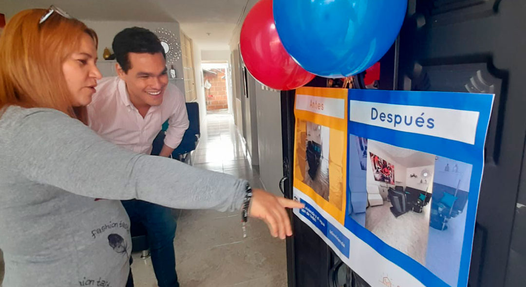 El viceministro (e) de Vivienda, Édgar Picón, visitó a las familias beneficiarias con los mejoramientos de sus casas. Foto: Ricardo Sierra (MVCT).