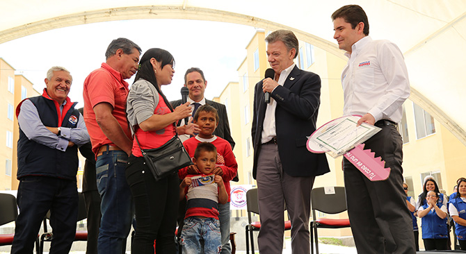 Chiquinquira pasa del cero al 100 en el tratamiento de aguas residuales y familias vulnerables estrenan viviendas gratis