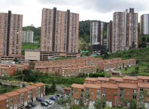 Colombianos destacan logros del Gobierno en la construccion de viviendas en el pais