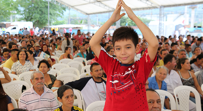 Familias ahorradoras recibiran viviendas nuevas manana en Santander