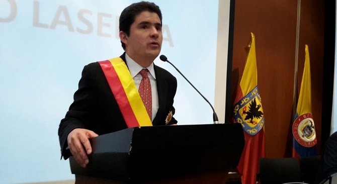 Ministro de Vivienda Luis Felipe Henao Cardona fue condecorado por el Concejo de Bogota