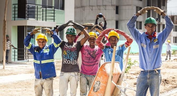 El sector de la construccion mantiene la camisa amarilla en generación de empleo Ministro de Vivienda