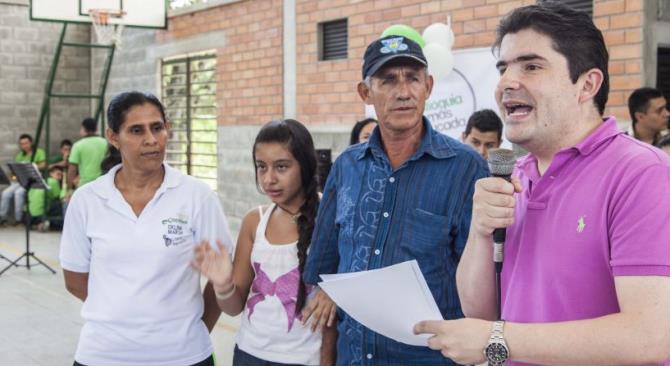 Minvivienda sigue trabajando y el 1 de mayo entrega 820 titulos de propiedad en Monteria