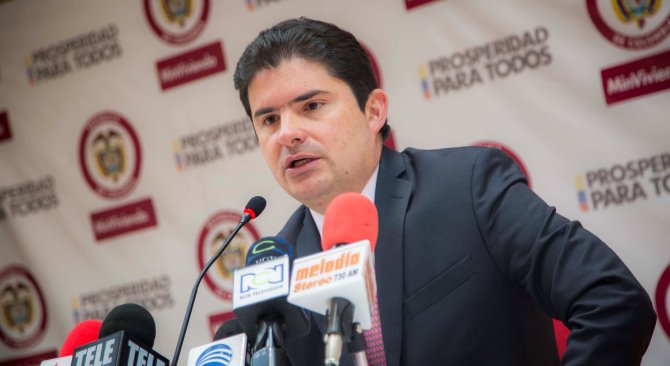 Ministro de Vivienda presente en Tumaco para buscar soluciones a las afectaciones del servicio de acueducto por derrame de petroleo