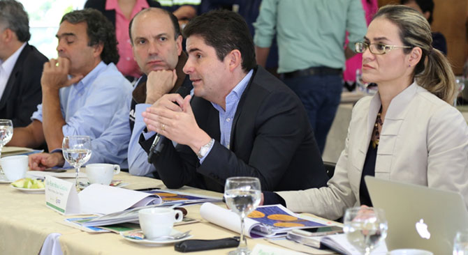 En jornada de trabajo con las CARS Minvivienda presento los resultados sectoriales de la politica de riesgo