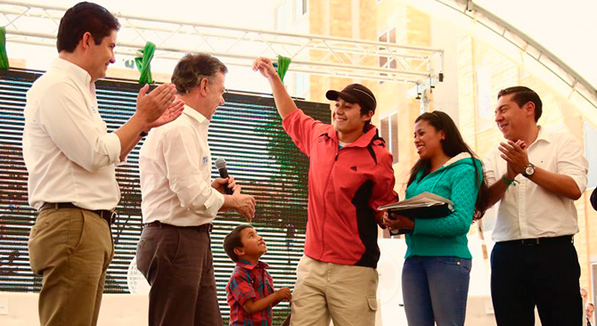 Gobierno Santos entrega las primeras viviendas de 2016 en Duitama para 160 familias ahorradoras