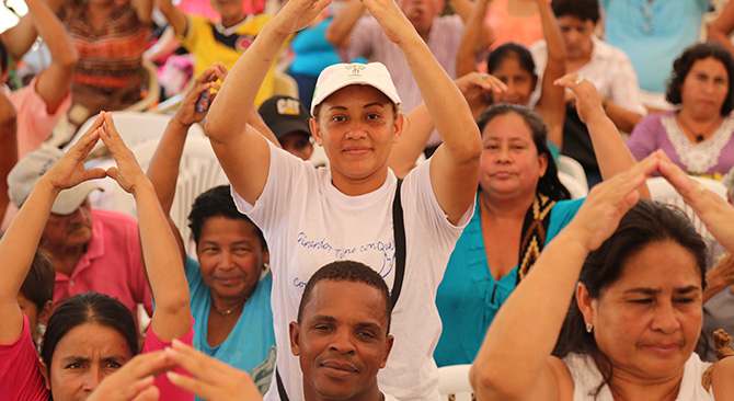Un total de 300 familias desplazadas recibieron hoy una vivienda gratis en Bucaramanga Santander
