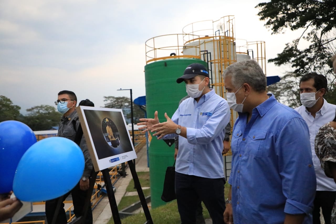El Minvivienda y el presidente Iván Duque recordaron que la meta del Gobierno Nacional en el cuatrienio es llevarles agua potable a 3'030.000 colombianos por primera vez. Foto: René Valenzuela (MVCT).