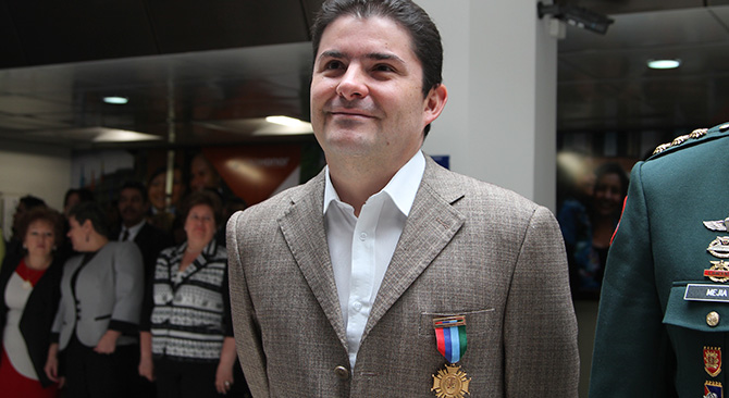 Minvivienda fue condecorado por la Caja Promotora de Vivienda Militar y Policia