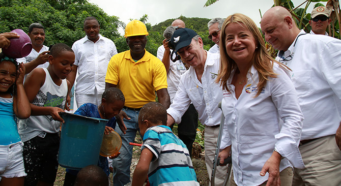 Gobierno lleva servicio de agua potable a toda la isla de Providencia por primera vez