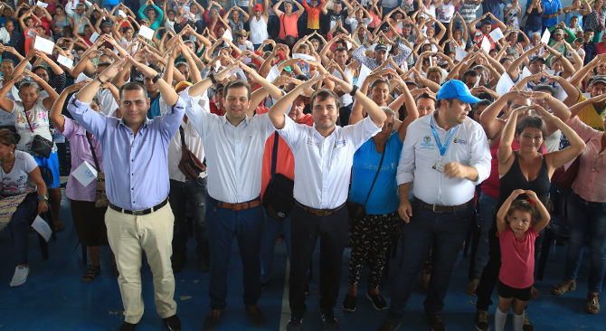 En su primera visita al Meta Pumarejo asigno 220 viviendas gratuitas e inicio obras de alcantarillado