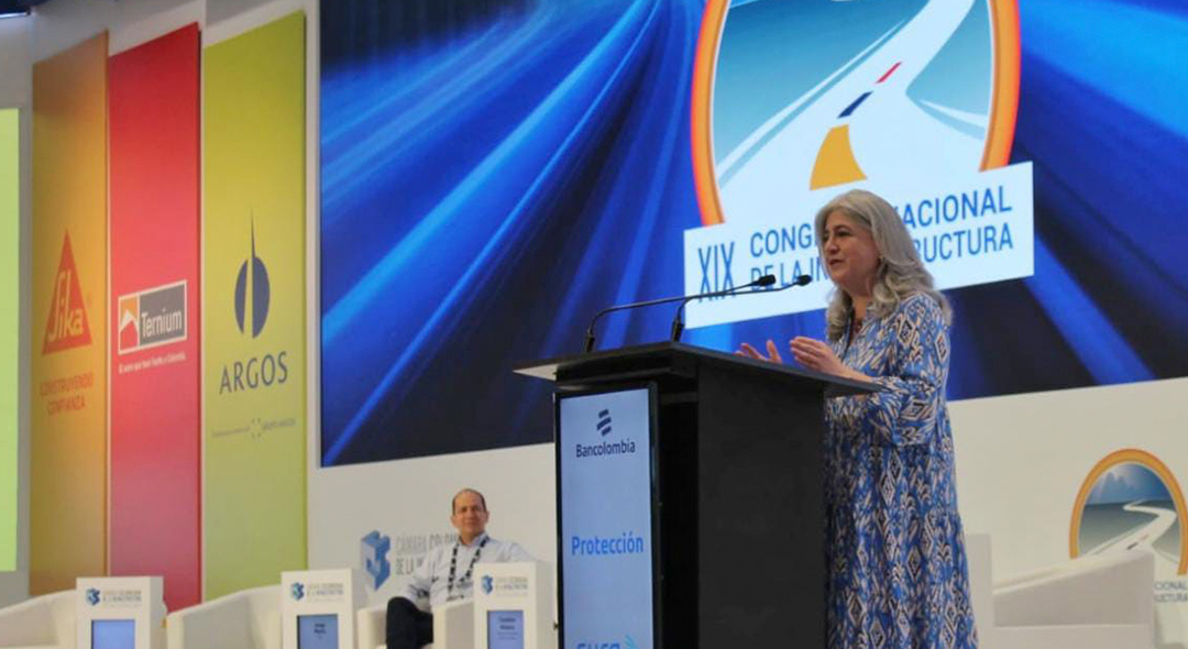 En el congreso de la Cámara Colombiana de la Infraestructura, en Cartagena, la ministra Catalina Velasco recordó que en el sector rural 12 millones de personas tienen una prestación del servicio de agua inadecuada y 3,2 millones no acceden a este. Foto: Dania Asprilla (MVCT).