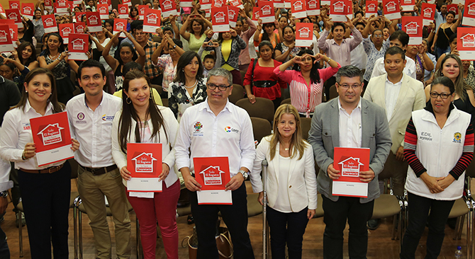 Mas de 400 familias recibieron hoy los titulos de propiedad de sus viviendas en Popayan