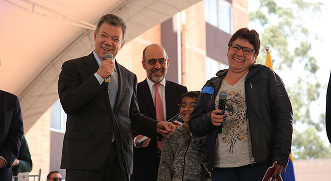 Presidente Santos y MinVivienda inauguraran el megacolegio mas grande del pais