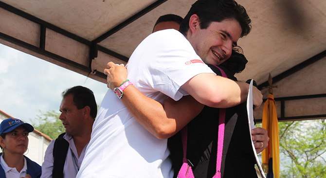 Minvivienda llevara la alegria de las viviendas gratis manana a 105 familias en Girardot Cundinamarca
