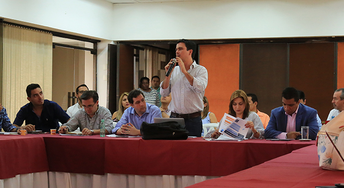 Minvivienda evaluo con constructores y alcaldes de tres departamentos los avances en viviendas gratis
