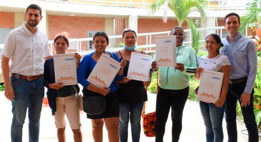 Beneficiarios de titulación de precios en Carmen de Bolívar. Foto: Cortesía alcaldía Carmen de Bolívar