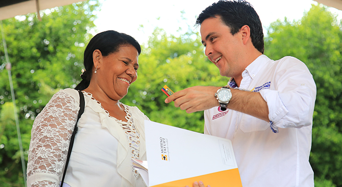 En menos de ocho dias Minvivienda entrego 244 casas gratis de la II fase