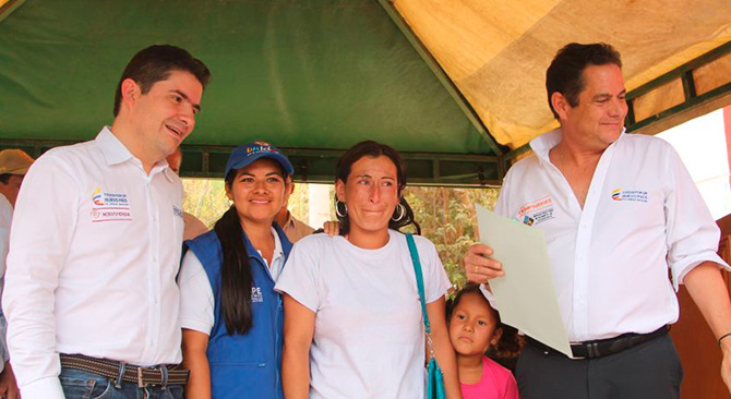 Con la entrega de 566 casas gratis Minvivienda le cumple con honestidad a Narino