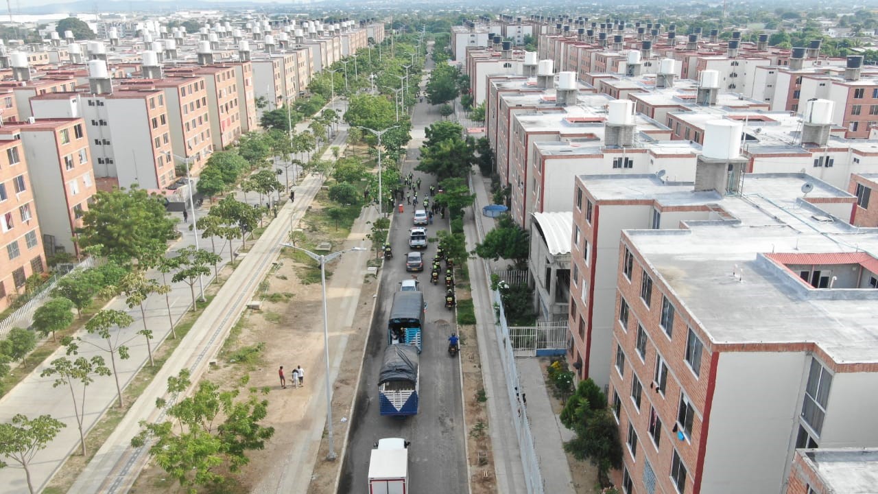 Operativo de recuperación de 3 viviendas gratis - Las Gardenias, Barranquilla. Foto: Cortesía de la Policía de Barranquilla (MVCT)