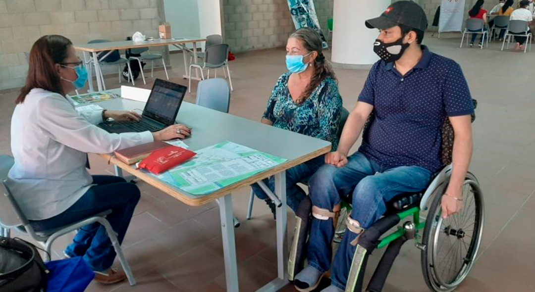 Más de 200 personas asistieron a la Feria de Servicios del sector Trabajo dirigida a los habitantes de la urbanización La Inmaculada. Foto: cortesía alcaldía de Bucaramanga