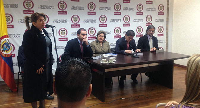 Contraloría destaca avance en política de vivienda para desplazados