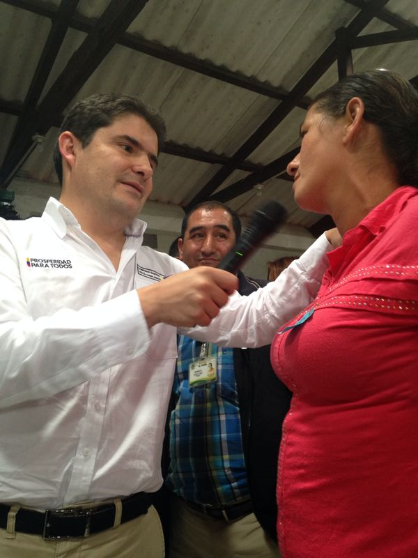 “Si logramos alcanzar la paz en Colombia, tendremos más recursos para más casas dignas”, Minvivienda