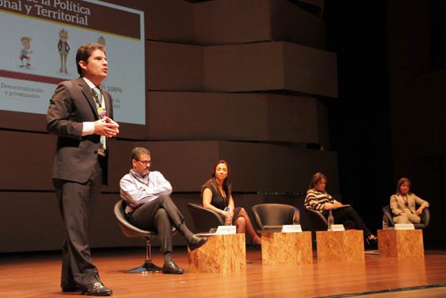 Minvivienda presenta un paquete integral de políticas públicas para las necesidades de vivienda y urbanismo del país, durante la Sesión Especial Colombia del Foro Urbano Mundial