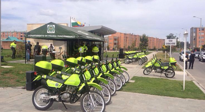 Minvivienda entregó 14 motos policiales para el Macroproyecto Ciudad Verde en Soacha