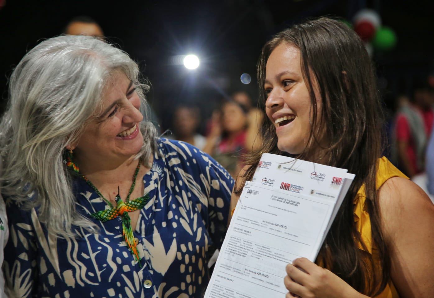 "Quiero hacer un homenaje a las mujeres luchadoras, porque la mitad de los títulos se les entregaron a ellas", dijo la ministra de Vivienda, durante su visita a Caquetá. Foto: Sharon Durán (archivo MVCT).