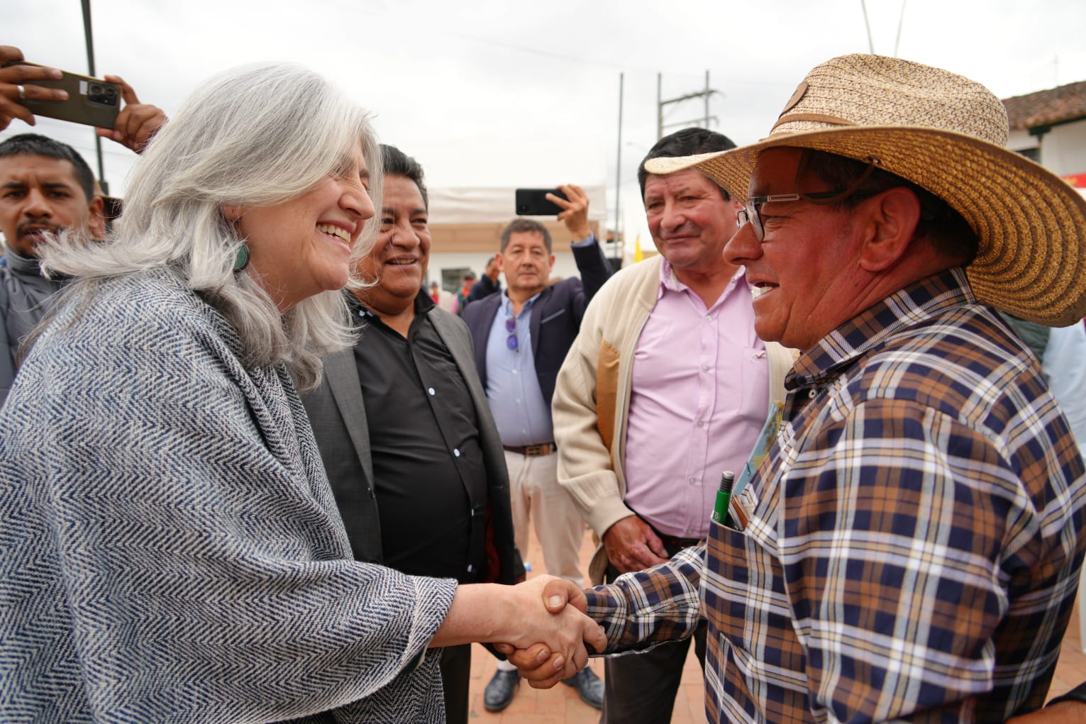Ministra Catalina Velasco entrega dos buenas noticias en su recorrido por Boyacá. Foto: Sharon Durán (archivo MVCT).