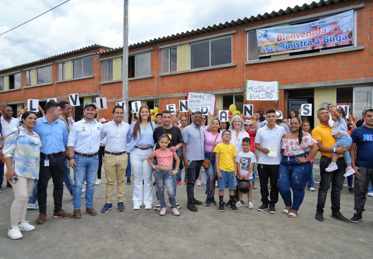 Primeras familias beneficiadas con las preasignaciones de Mi Casa Ya. Foto: Sharon Durán (archivo MVCT).